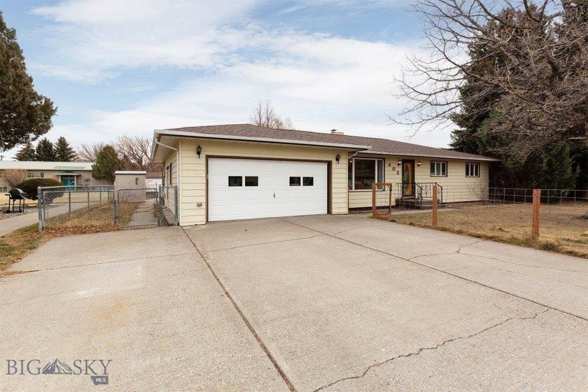 Welcome to this inviting single-family home on the desirable - photo 33