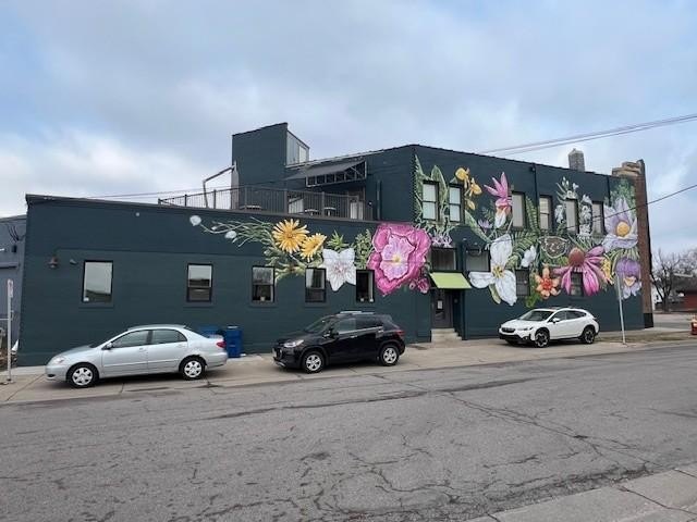 A versatile 7,926 SF mixed-use commercial building in the heart - photo 2