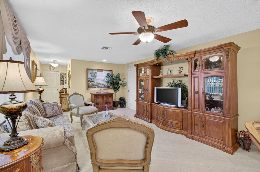 This charming 2 bedroom, 2 bathroom villa offers comfortable - photo 10