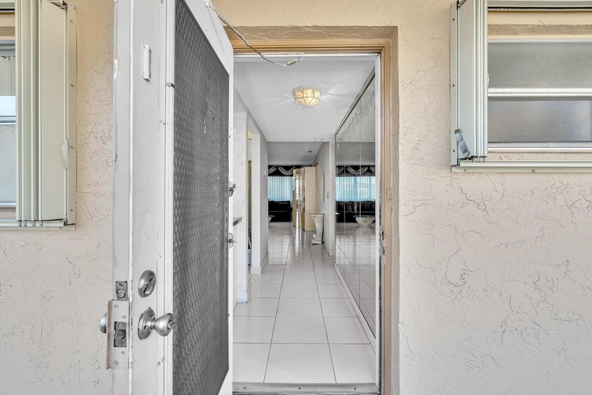 Enjoy life in this well-maintained 55+ community of Royal Park - photo 11