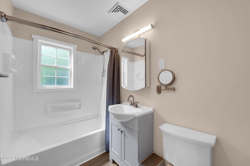 Charming 2BR/1BA home in desirable New Egypt! This freshly - photo 16