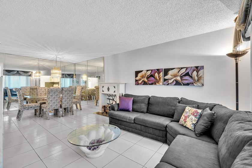 Enjoy life in this well-maintained 55+ community of Royal Park - photo 19