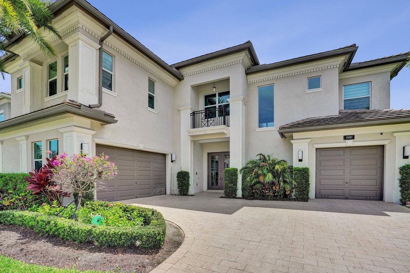 Discover elevated Florida living in this exceptional 5-bedroom - photo 4