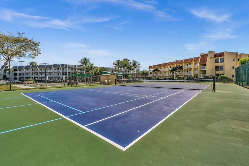 Enjoy life in this well-maintained 55+ community of Royal Park - photo 40