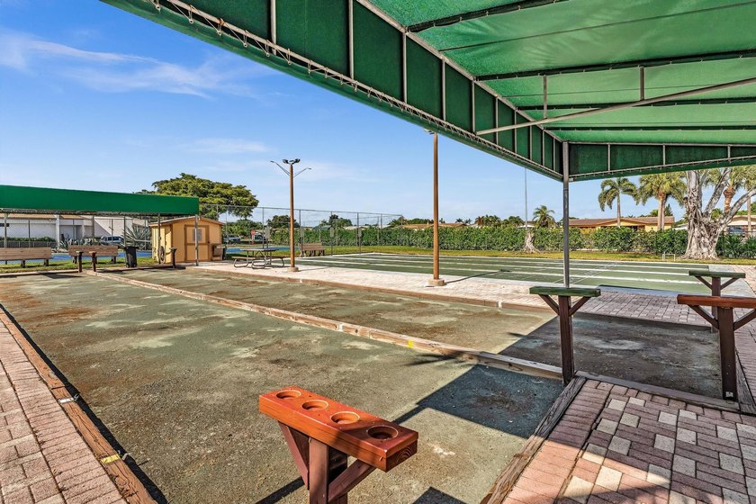 Enjoy life in this well-maintained 55+ community of Royal Park - photo 42