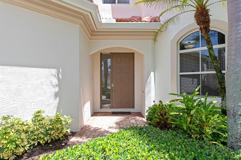 Rarely available first-floor villa in the highly sought-after - photo 3