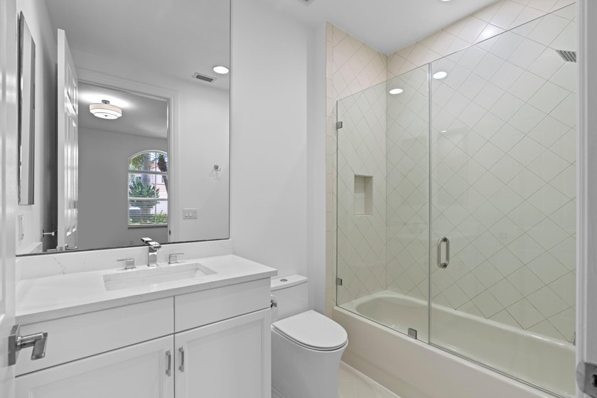 Rarely available first-floor villa in the highly sought-after - photo 7