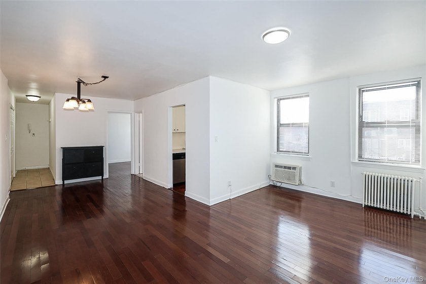 Enjoy comfortable living in this recently renovated one bedroom - photo 12