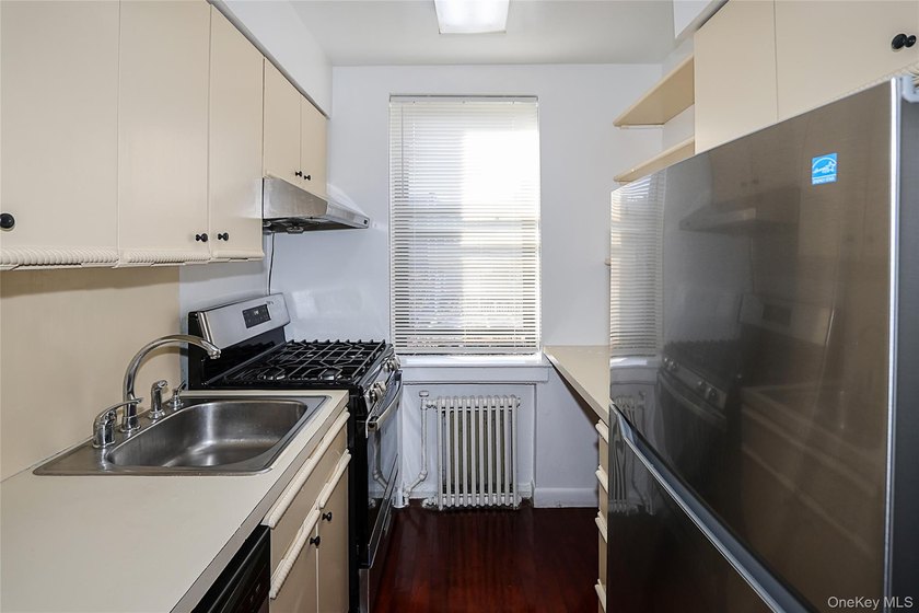 Enjoy comfortable living in this recently renovated one bedroom - photo 15