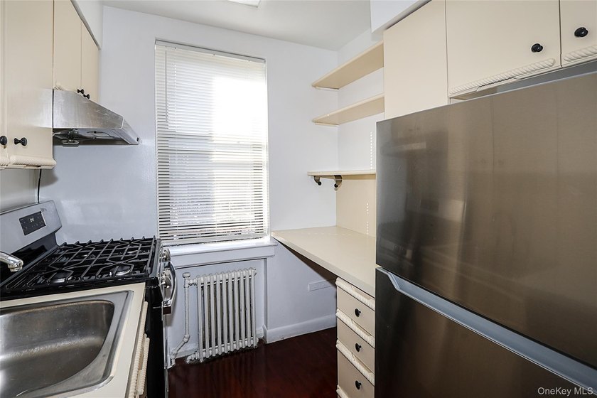 Enjoy comfortable living in this recently renovated one bedroom - photo 16