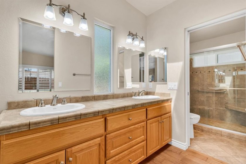 Beautiful single-story home located in *The Cottages*, one of - photo 19