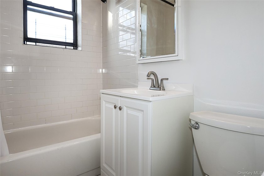 Enjoy comfortable living in this recently renovated one bedroom - photo 22