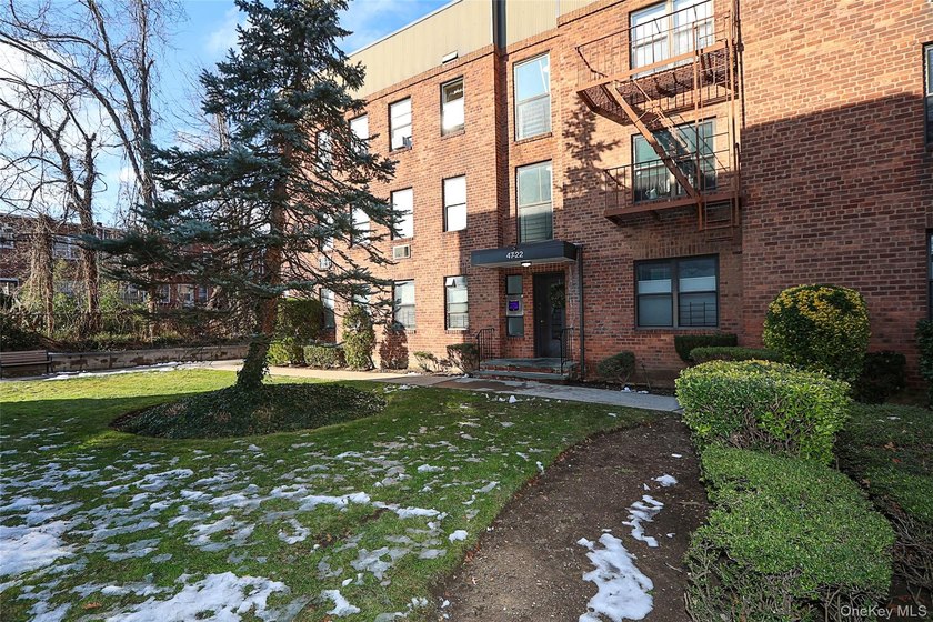 Enjoy comfortable living in this recently renovated one bedroom - photo 23