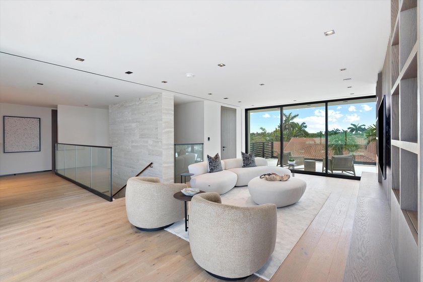 Welcome to Eleven Rio: a tropical modern 3-story poured in place - photo 30