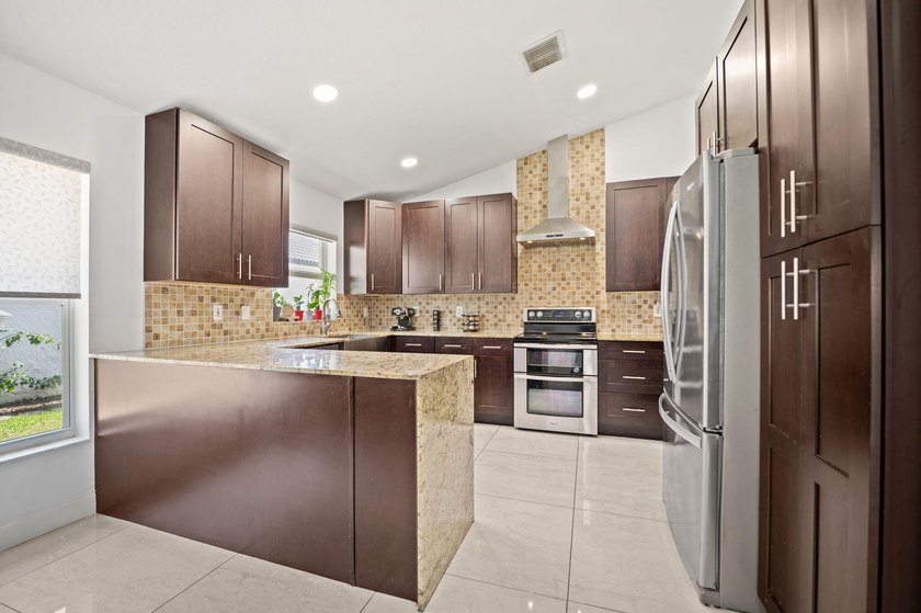 Beautifully updated 3-bedroom, 3-bath home located in the - photo 5