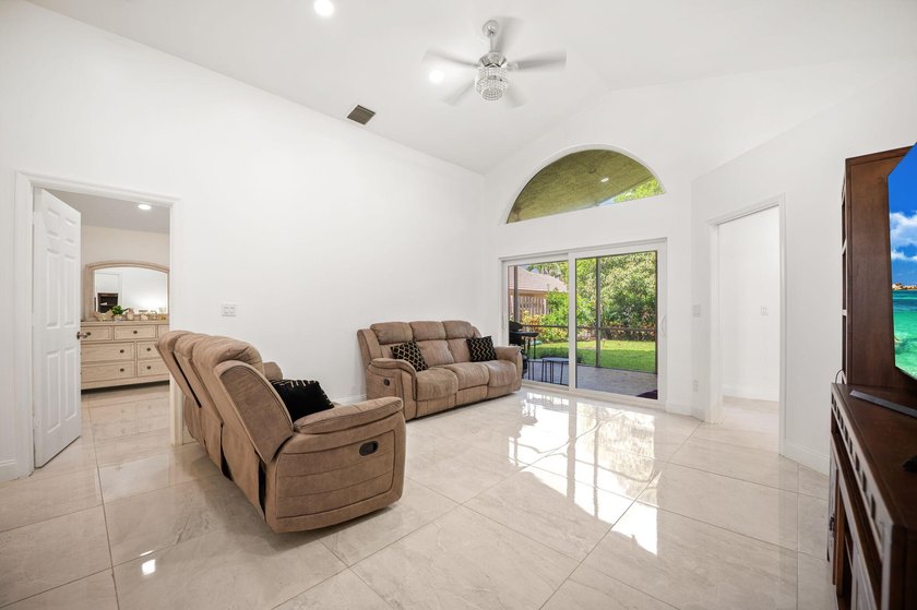 Beautifully updated 3-bedroom, 3-bath home located in the - photo 8