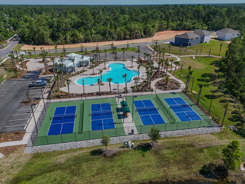 Welcome to Bear Creek, Freeport's premier gated community and - photo 42