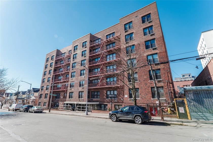 This Particular COOP Unit Is Conveniently Located In The Heart - photo 2