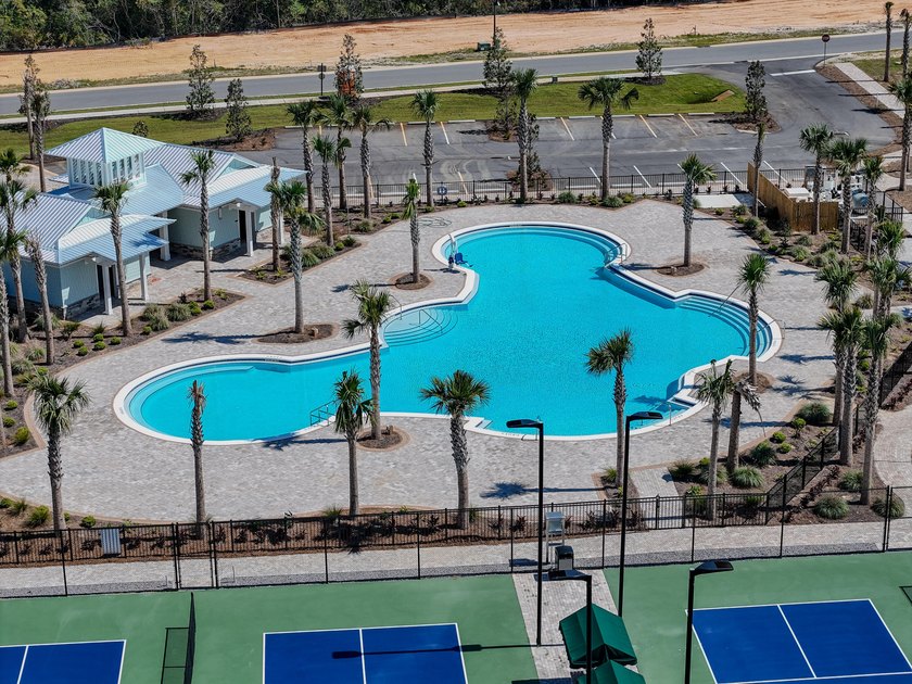 Welcome to Bear Creek, Freeport's premier gated community and - photo 43