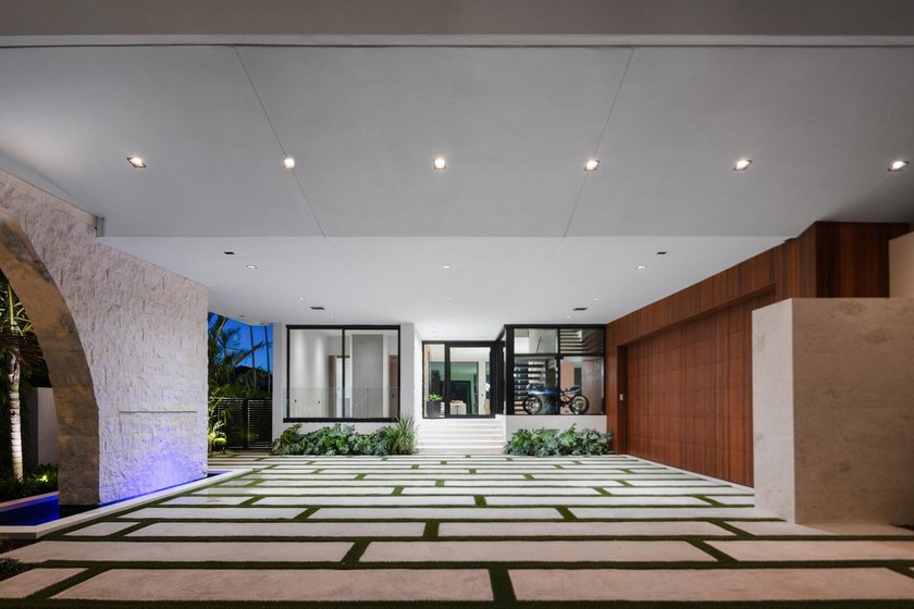 Welcome to Eleven Rio: a tropical modern 3-story poured in place - photo 44
