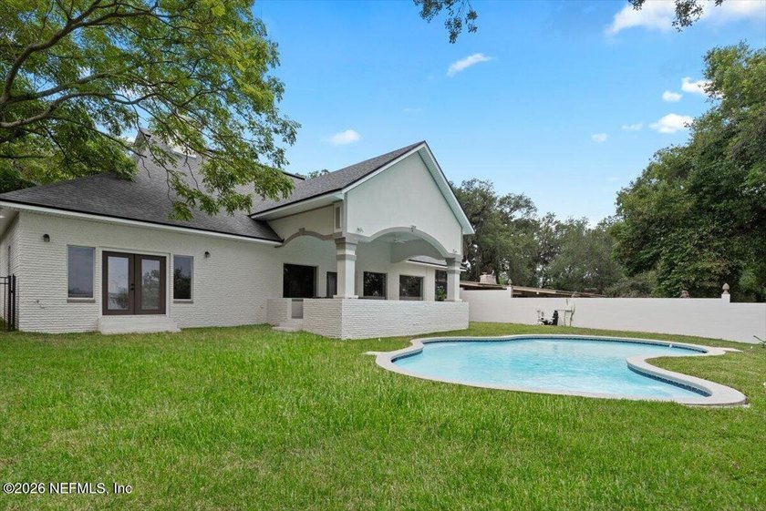 3845 Harbor Drive presents a rare waterfront offering where a - photo 5