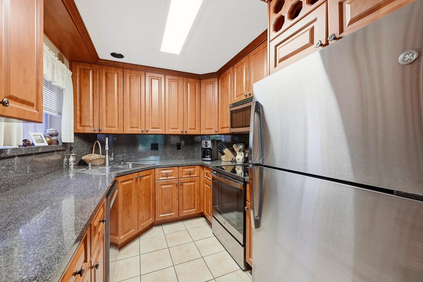 Welcome to Discovery Pointe in Deerfield Beach! This spacious - photo 11