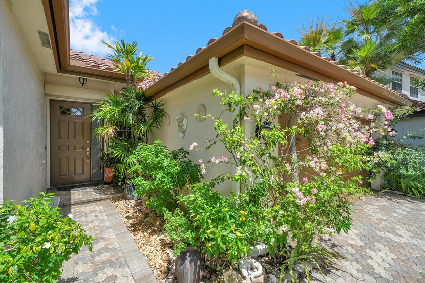 Discover this beautifully maintained 3 bedroom, 2.5 bathroom - photo 3
