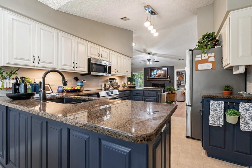 Beautifully updated one-level home offering over 2,000 square - photo 20