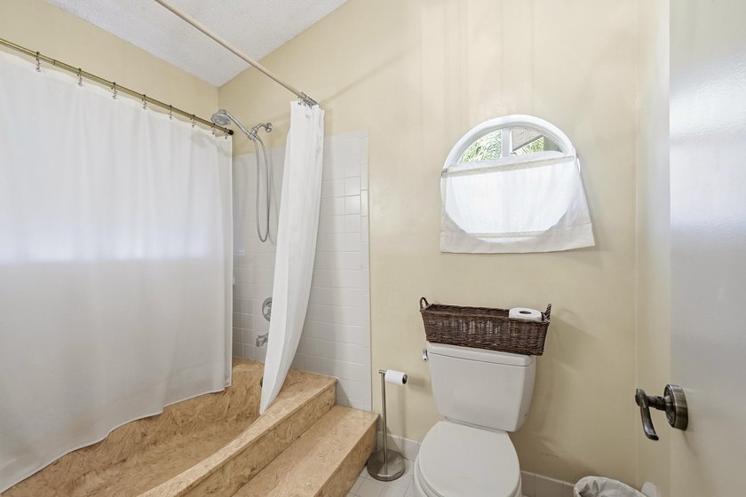Welcome to Discovery Pointe in Deerfield Beach! This spacious - photo 22
