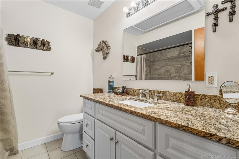 This beautifully maintained home is perfect for the golf lover - photo 34