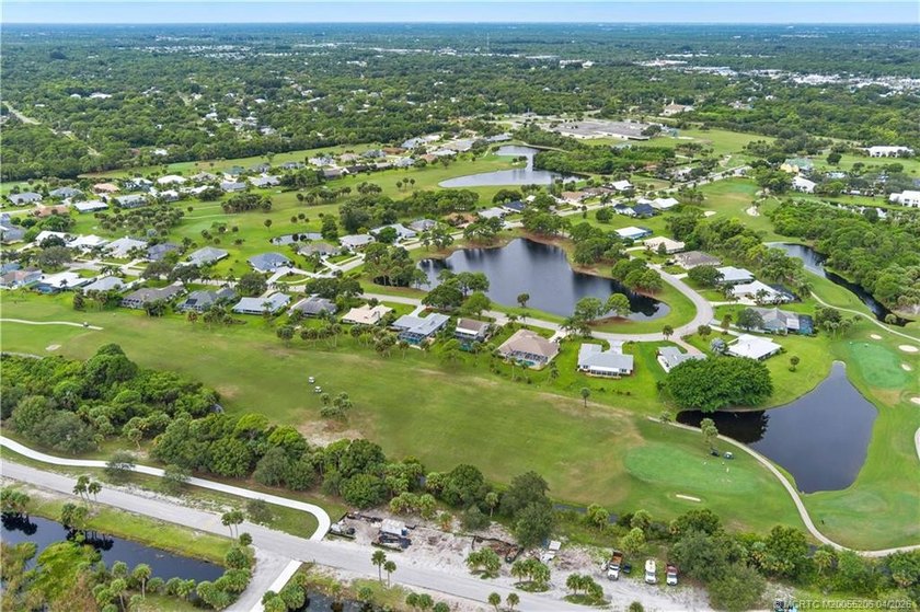 This beautifully maintained home is perfect for the golf lover - photo 47