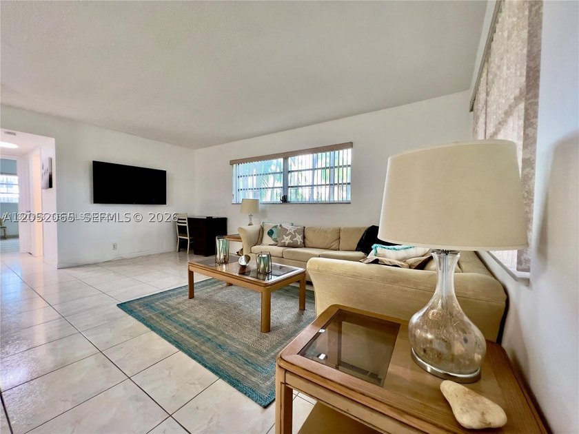 GREAT INVESTMENT OPPORTUNITY. Welcome to this bright and - photo 5