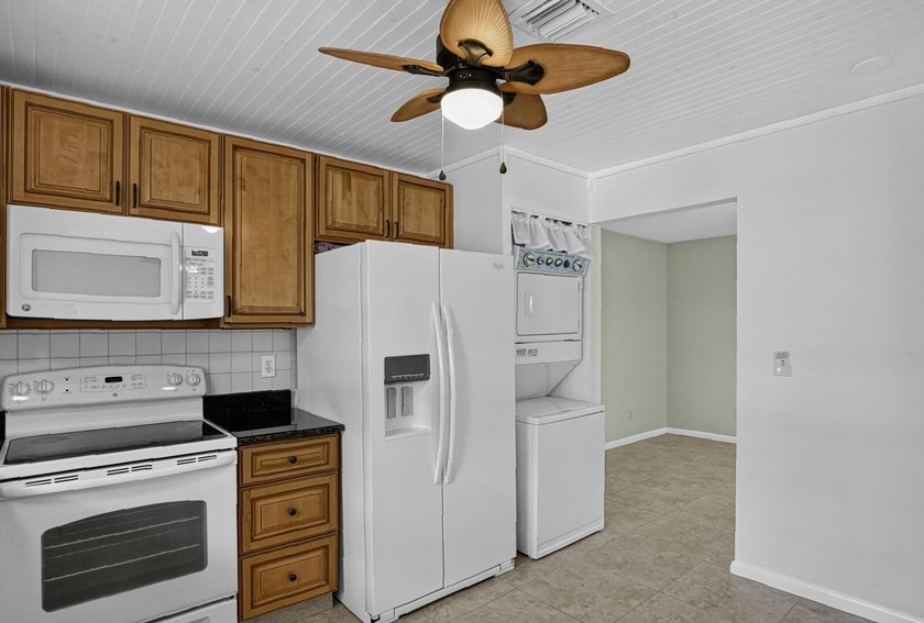 Welcome to this beautifully maintained villa in the desirable - photo 6