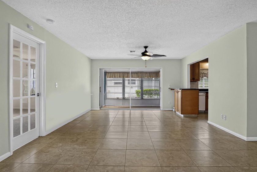 Welcome to this beautifully maintained villa in the desirable - photo 10
