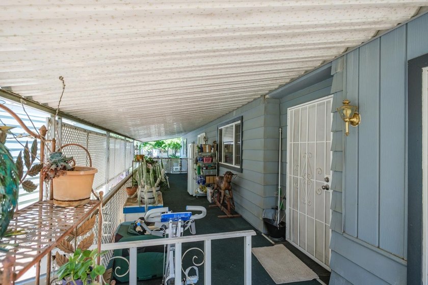 This mobile home is a must-see to experience the numerous - photo 10