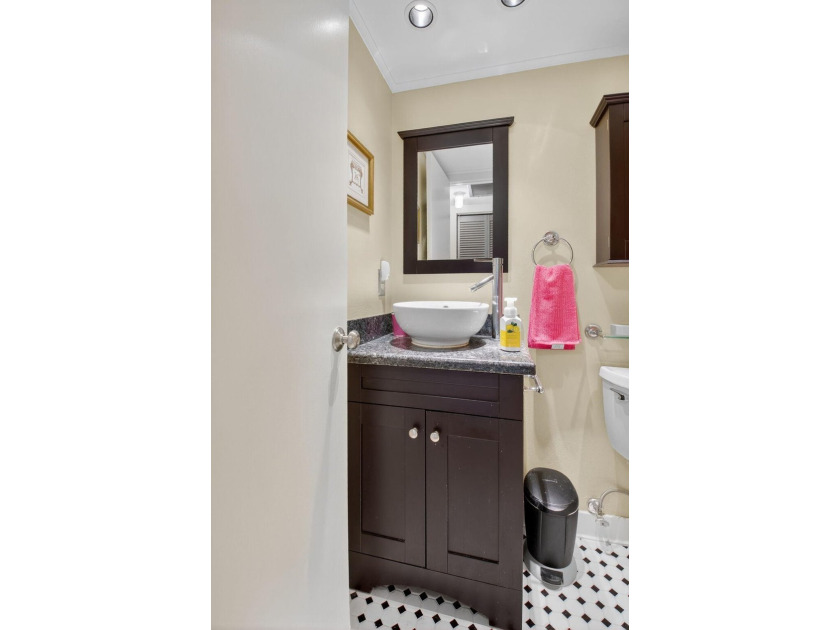 HOME SWEET HOME! Fully renovated penthouse condo right next to - photo 12