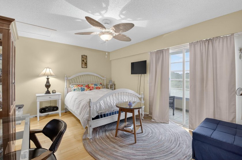 HOME SWEET HOME! Fully renovated penthouse condo right next to - photo 14