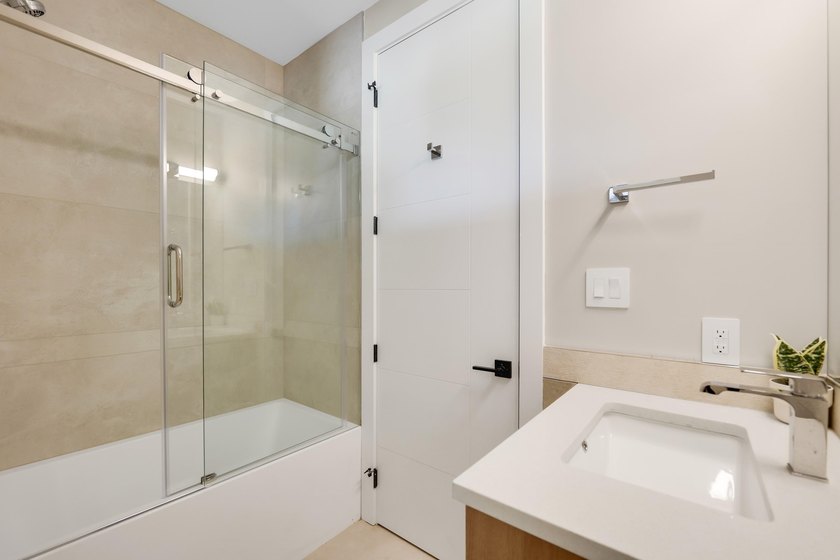 BRAND-NEW HALF DUPLEX WITH A SUITE! Located in sought-after - photo 16