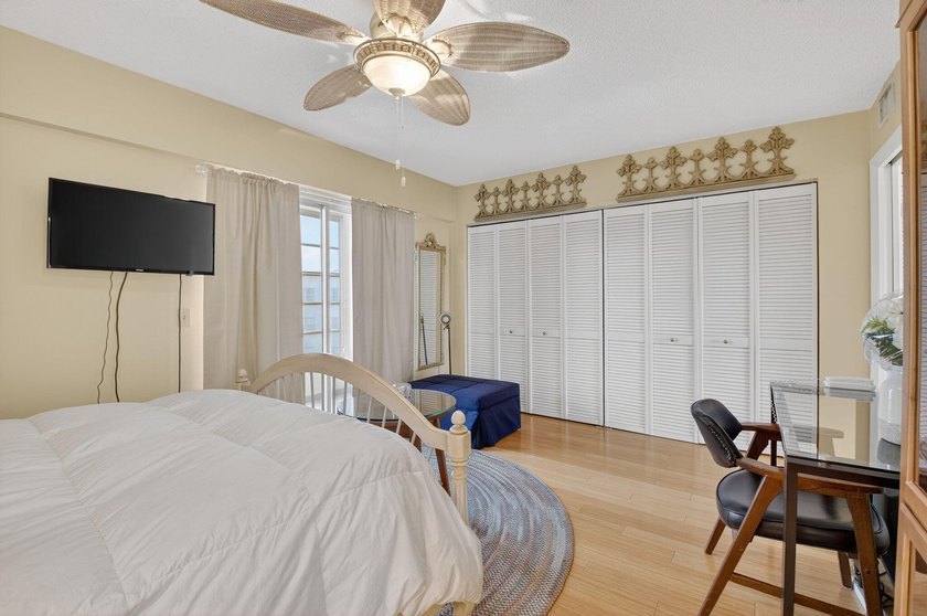 HOME SWEET HOME! Fully renovated penthouse condo right next to - photo 16