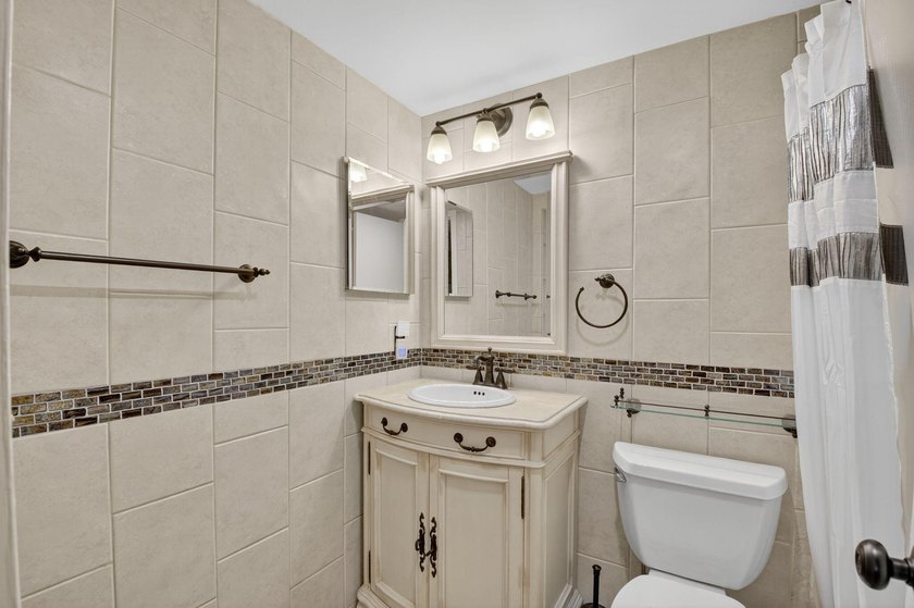HOME SWEET HOME! Fully renovated penthouse condo right next to - photo 17