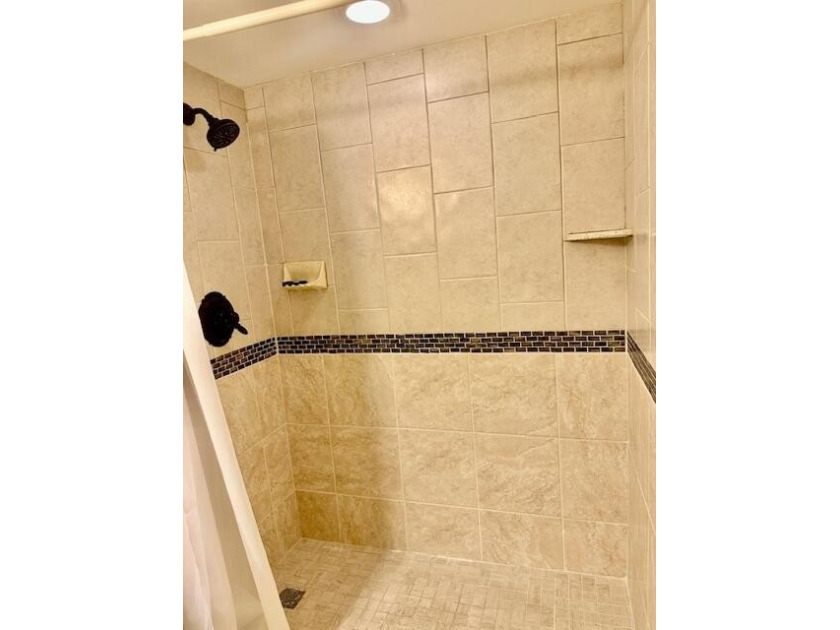 HOME SWEET HOME! Fully renovated penthouse condo right next to - photo 19