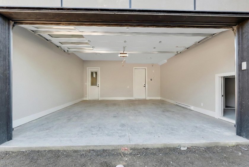 BRAND-NEW HALF DUPLEX WITH A SUITE! Located in sought-after - photo 21