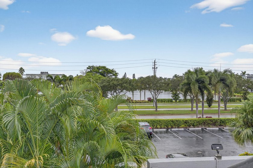 HOME SWEET HOME! Fully renovated penthouse condo right next to - photo 25