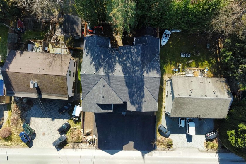 BRAND-NEW HALF DUPLEX WITH A SUITE! Located in sought-after - photo 34