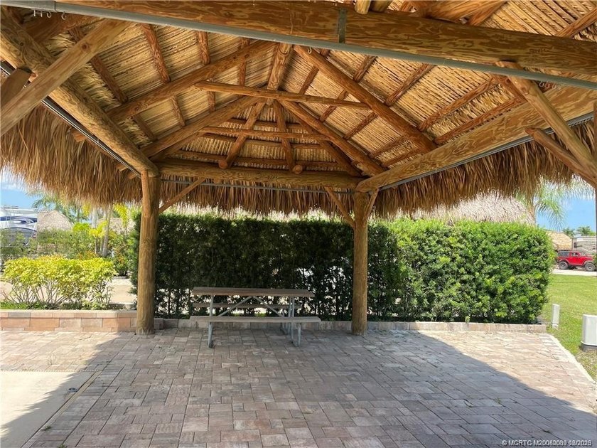 CALLING ALL PICKLE BALL PLAYERS! This beautiful lot has it all! - photo 2