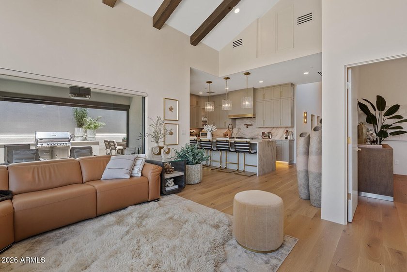Rare opportunity in guard-gated Scottsdale Country Club, one of - photo 4