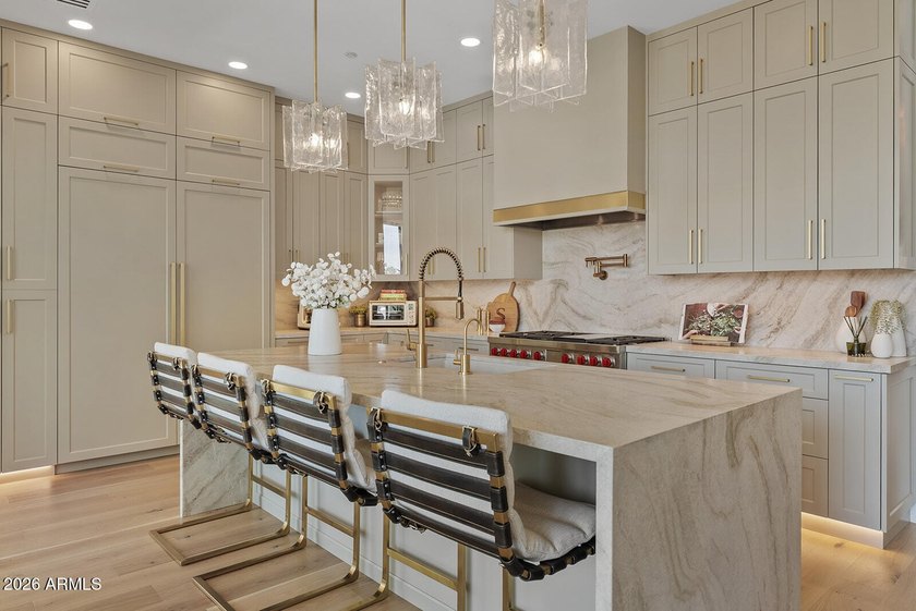 Rare opportunity in guard-gated Scottsdale Country Club, one of - photo 6