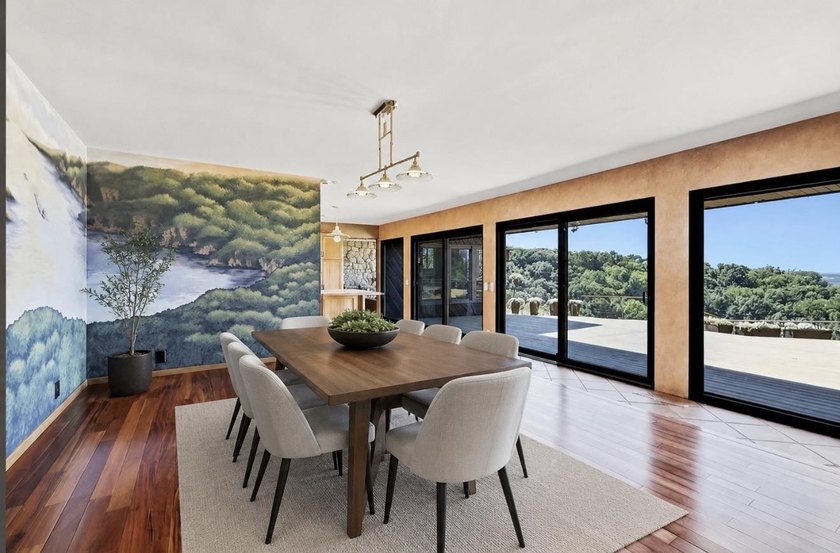 Perched high above the Mississippi River Valley, this - photo 11