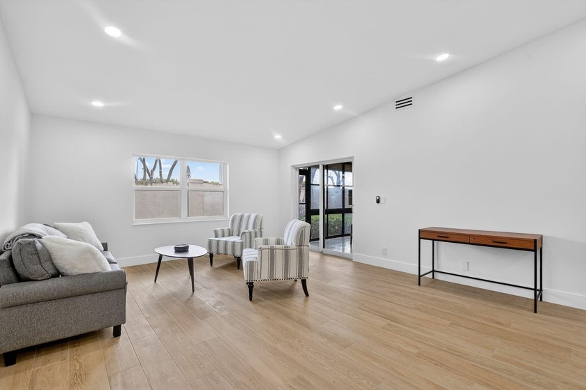 This beautifully remodeled and move-in ready 2- bedroom - photo 11