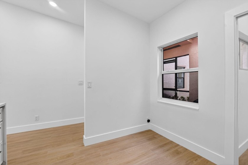 This beautifully remodeled and move-in ready 2- bedroom - photo 17